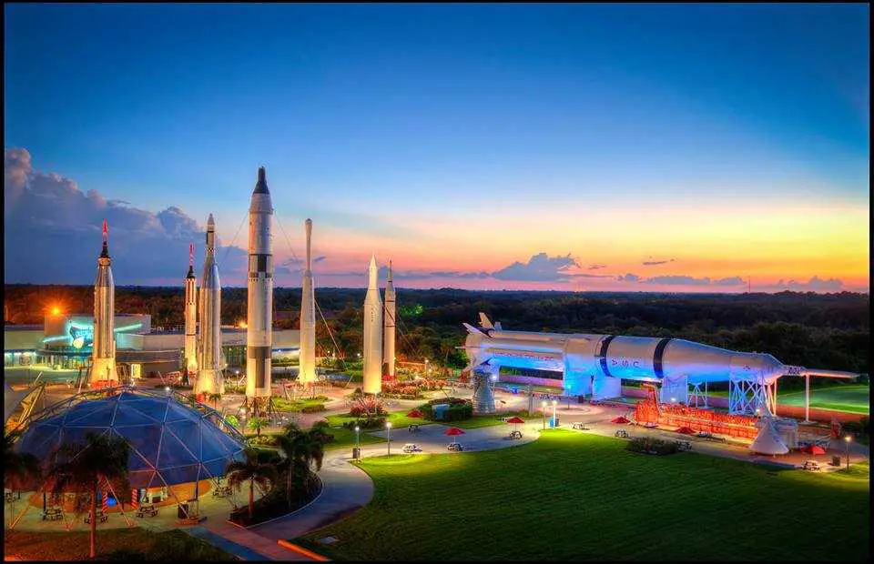 Kennedy space center visitor's complex